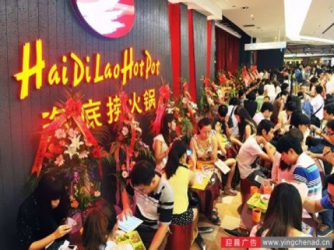 海底捞生意好到爆，原来餐厅招牌得这样设计